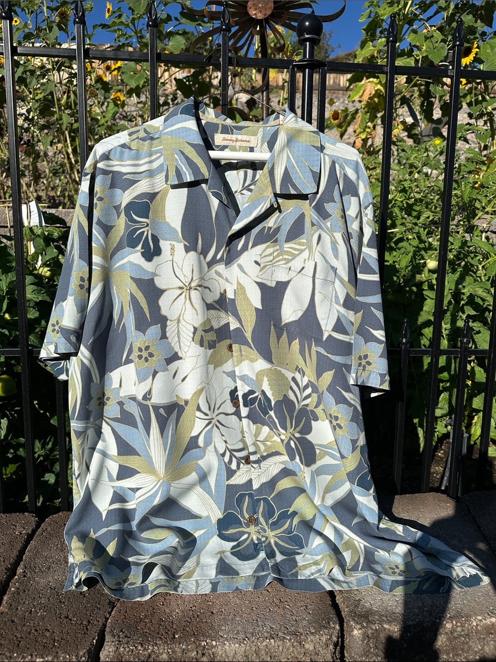 Tommy Bahama Blue, Cream & Olive Floral Camp Shirt, size XL